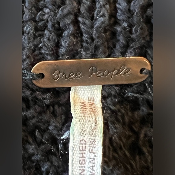 Free People Oversized Sweater size XS, pockets on each side - Picture 6 of 11